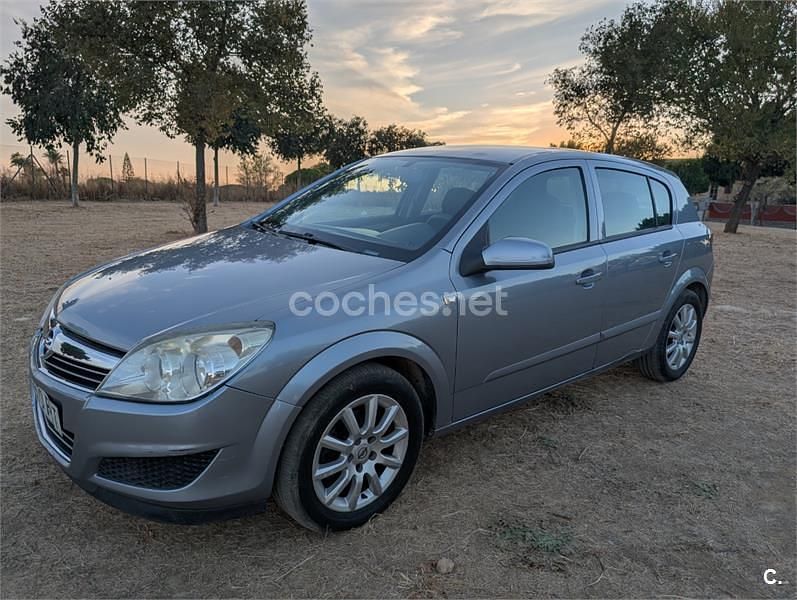 Gris / plata Usado 2007 Opel Astra Cosmo Berlina | 3600 € (Precio justo) - Imagen 1/4