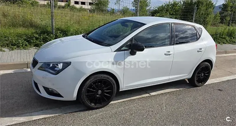 Usado Seat Ibiza CONNECT 95 CV (69 kW) 2015 Blanco Berlina