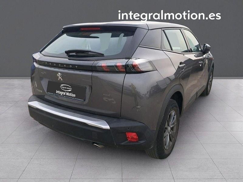 Usado Peugeot 2008 Active 110 CV (80 kW) 2021 Gris SUV