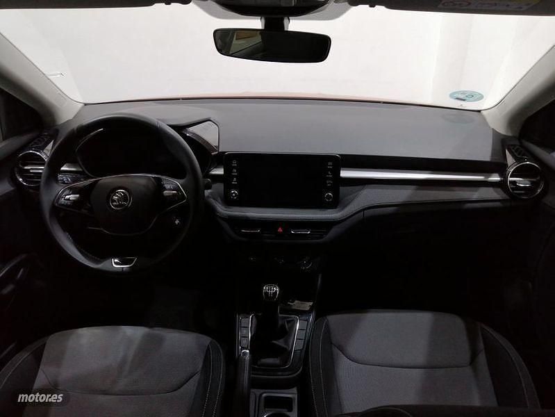 Usado Skoda Fabia Selection 80 CV (58 kW) 2024 Rojo Utilitario