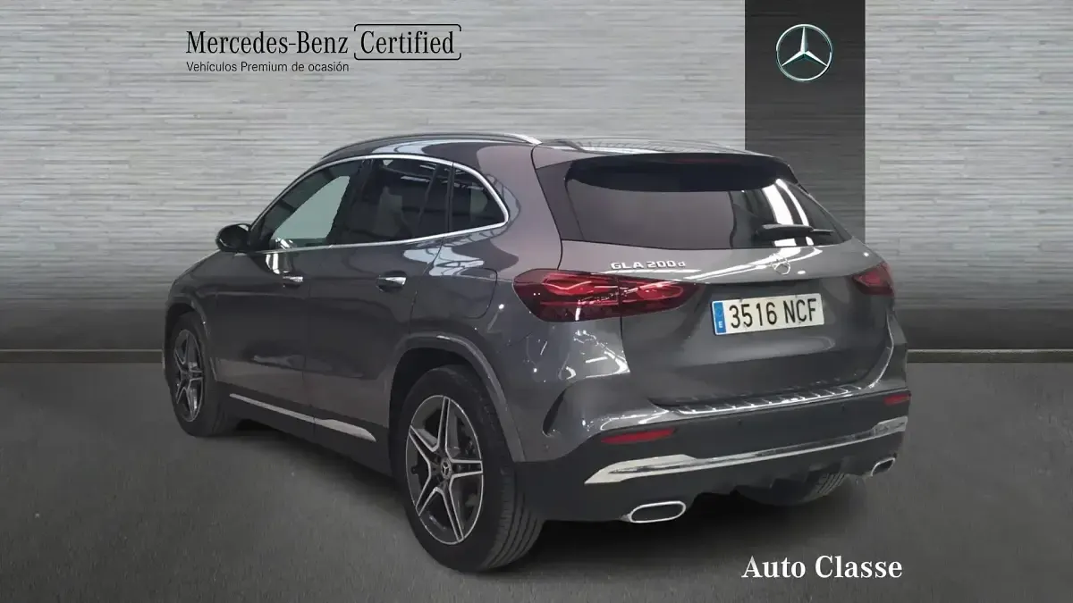 Usado Mercedes GLA200 150 CV (110 kW) 2025 Gris SUV