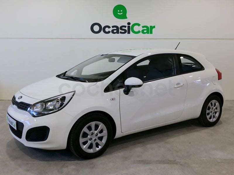 Usado Kia Rio 85 CV (62 kW) 2015 Blanco Berlina