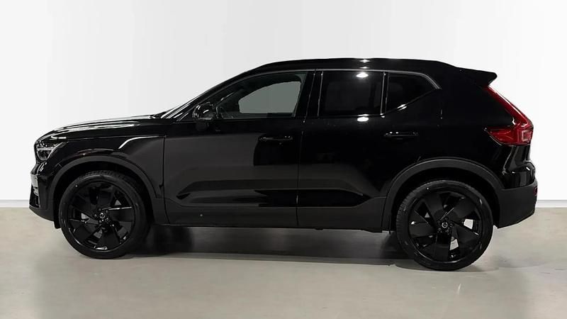Uusi Volvo XC40 Plus 163 HP (119 kW) 2026 Musta Katumaasturi