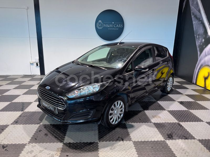 Negro Usado 2014 Ford Fiesta Trend Utilitario | 6990 € (Precio justo) - Imagen 1/4