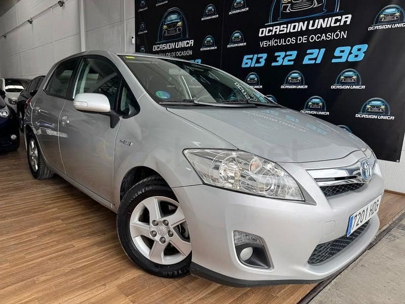 Usado Toyota Auris Hybrid Active 135 CV (99 kW) 2011 Gris / plata Berlina
