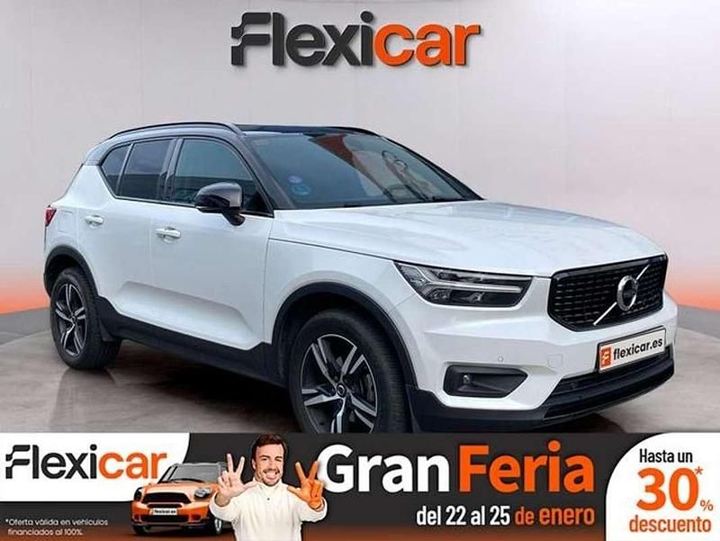 Blanco Usado 2021 Volvo XC40 Momentum SUV | 24.690 € (Precio justo) - Imagen 1/4