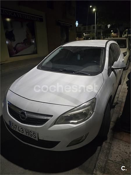 Blanco Usado 2011 Opel Astra Enjoy Familiar | 4600 € (Precio justo) - Imagen 1/4