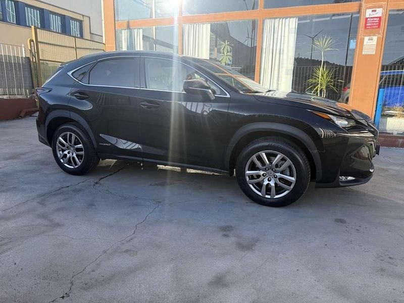 Usado Lexus NX300h Executive Line 197 CV (144 kW) 2017 Negro SUV