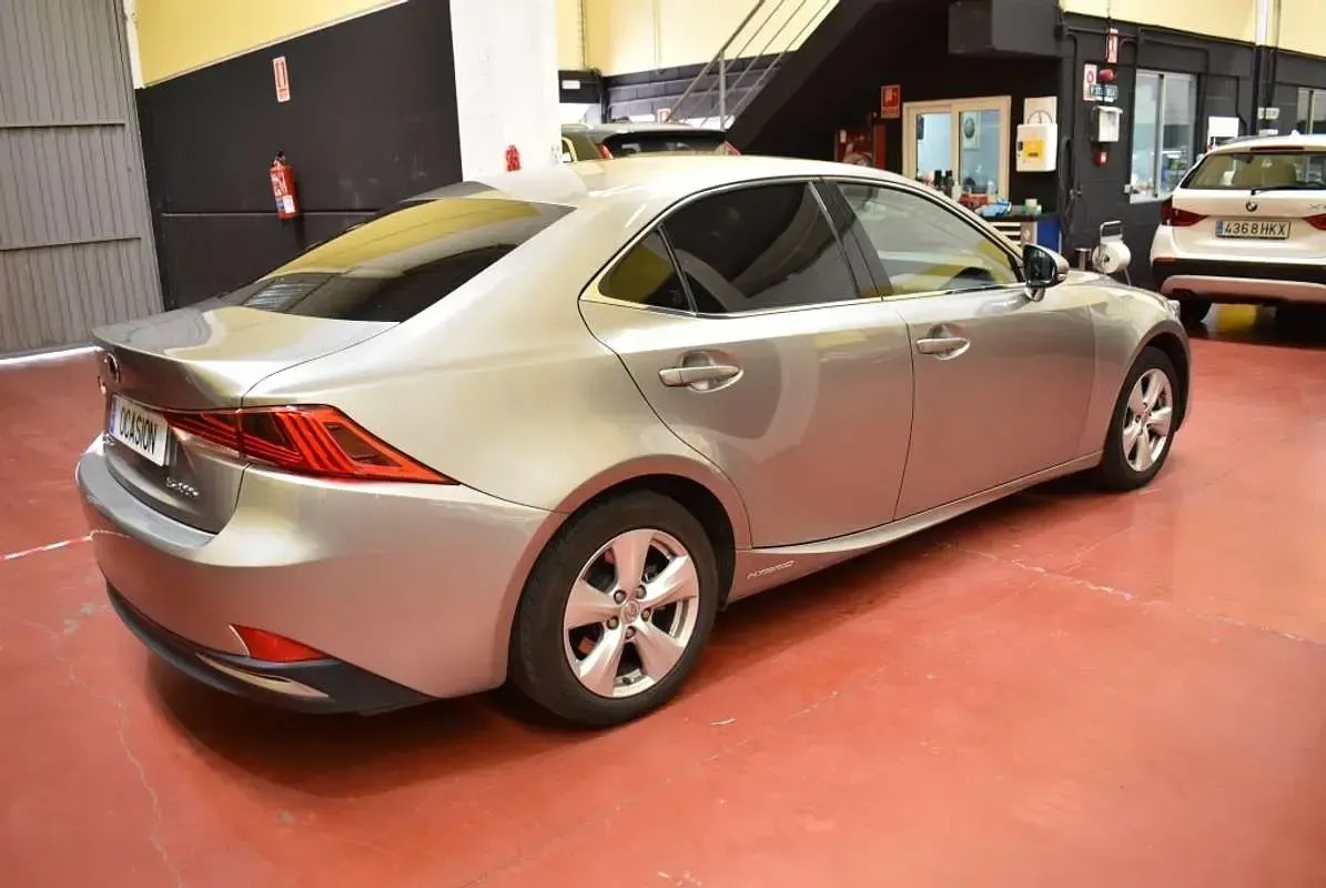 Usado Lexus IS300h Business Edition 223 CV (164 kW) 2020 Beige Berlina