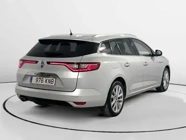 Usado Renault Mégane IV Zen 130 CV (95 kW) 2018 Gris Familiar