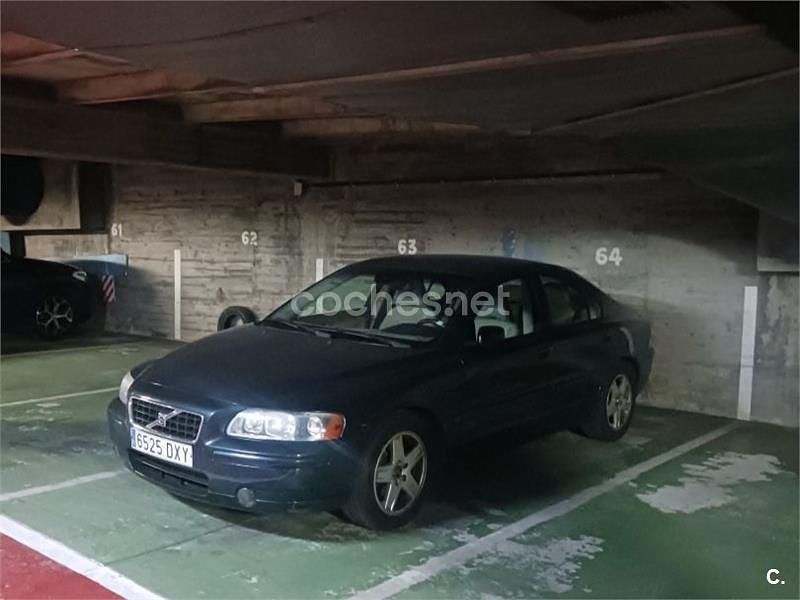 Usado Volvo S60 Momentum 140 CV (102 kW) 2006 Azul Berlina