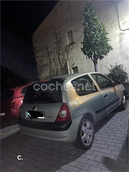 Usado Renault Clio II Authentique 70 CV (51 kW) 2006 Verde Berlina