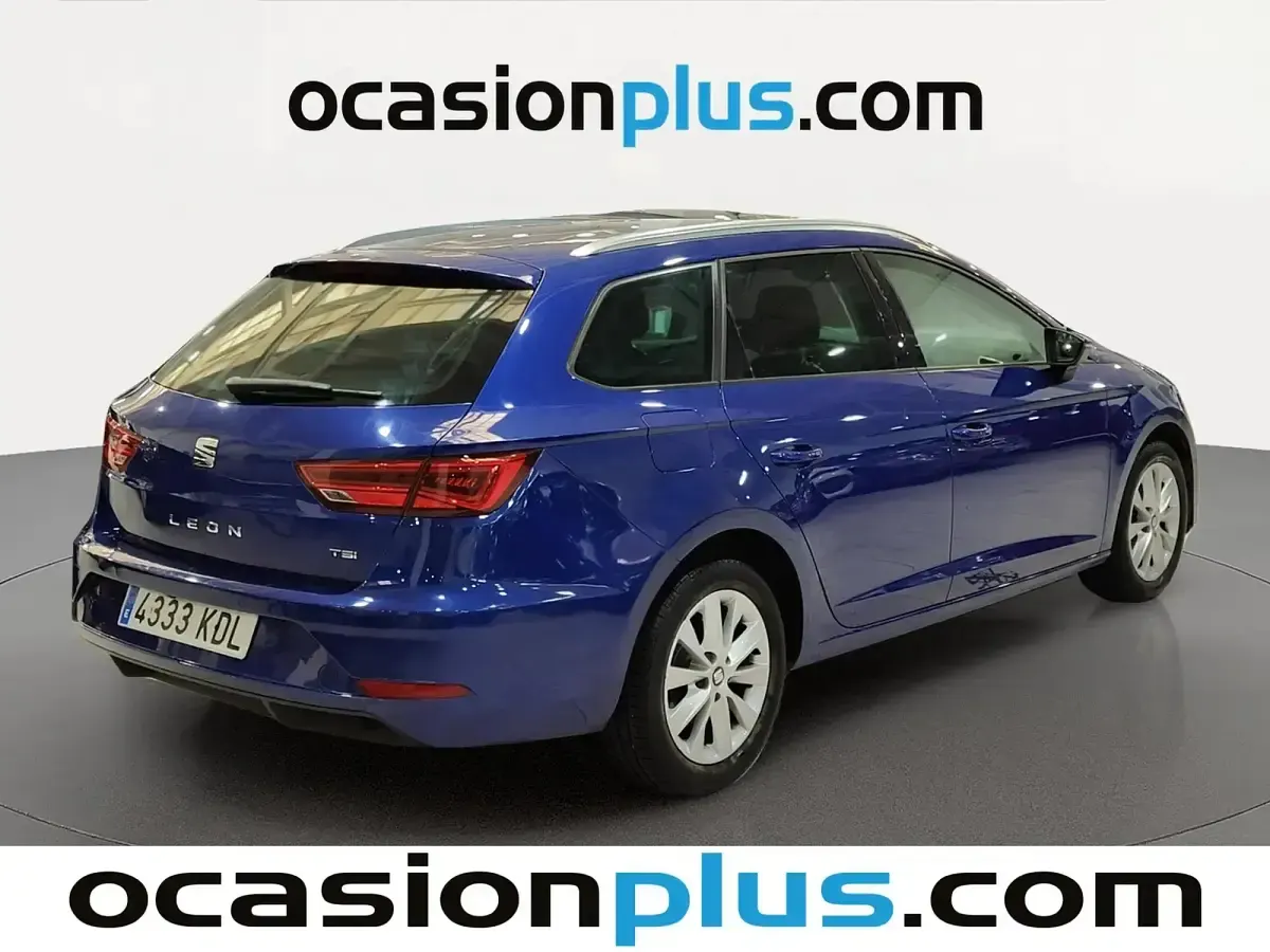 Usado Seat Leon Style Plus 125 CV (91 kW) 2017 Azul Familiar