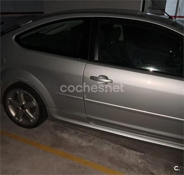 Usado Ford Focus Sport 115 CV (84 kW) 2006 Gris / plata Berlina