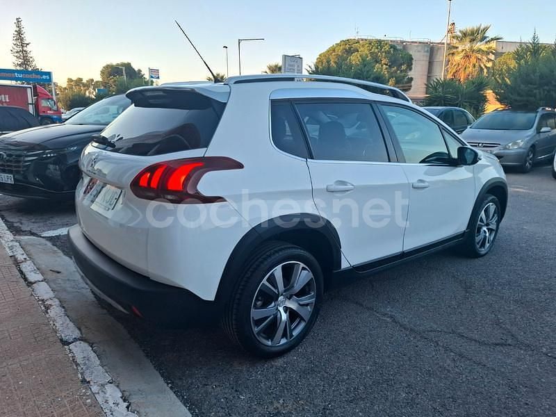 Usado Peugeot 2008 Allure 120 CV (88 kW) 2018 Blanco SUV