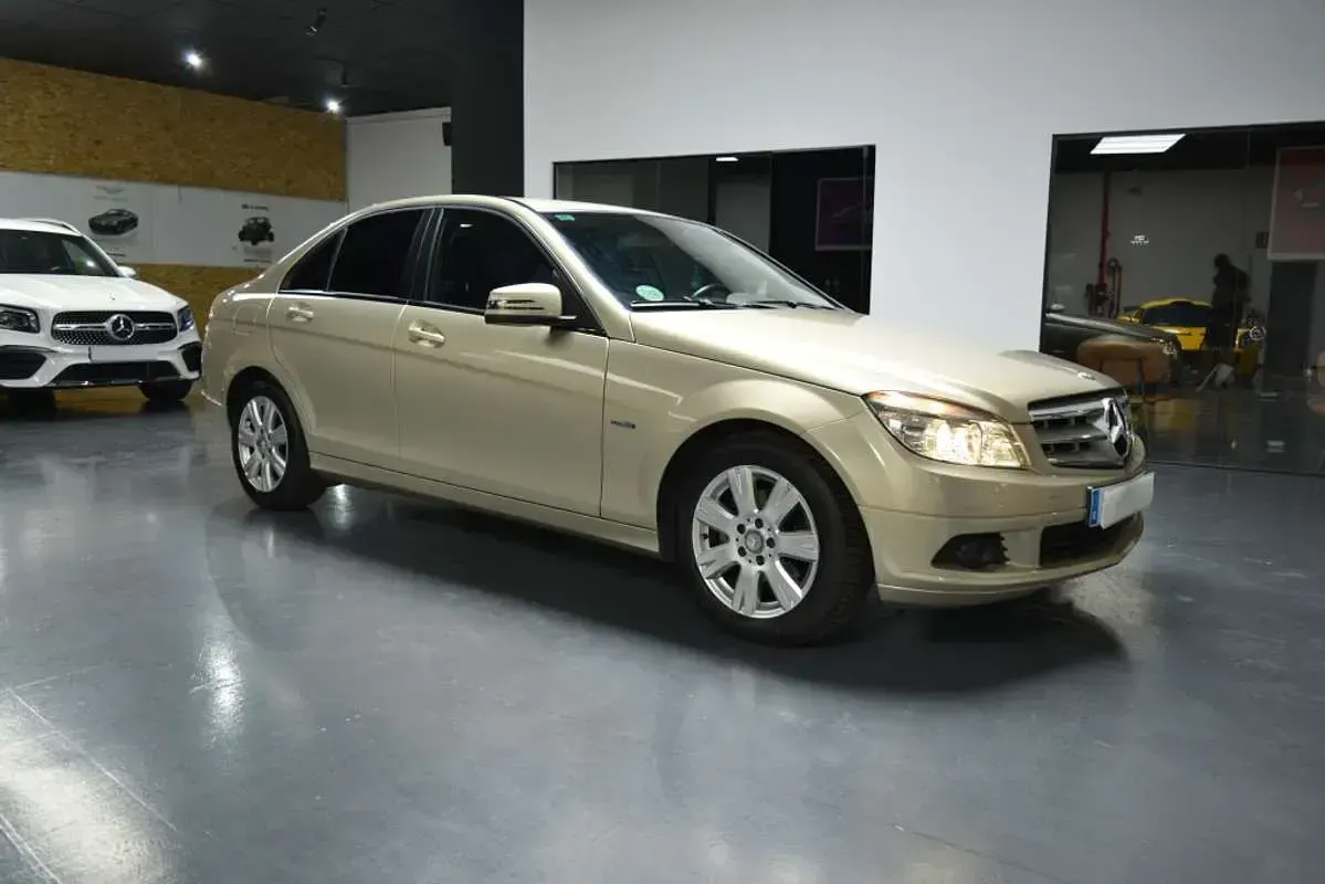 Usado Mercedes C180 Edition 156 CV (114 kW) 2010 Beige Berlina