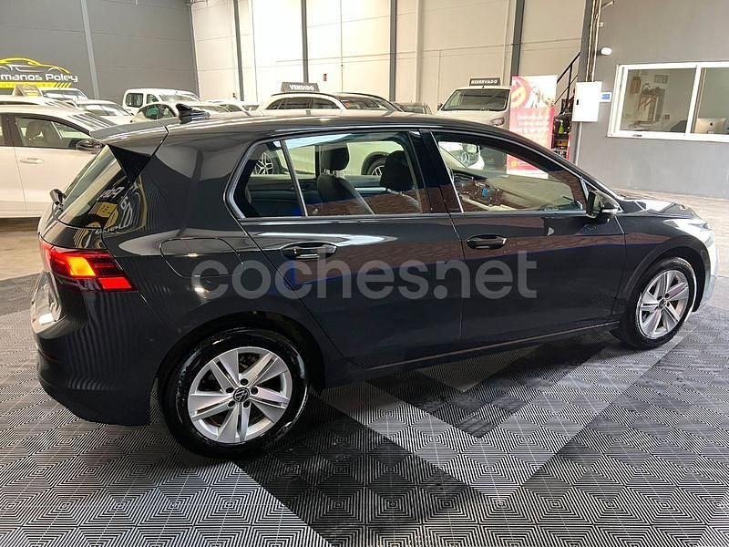 Usado VW Golf VIII 115 CV (84 kW) 2022 Gris / plata Berlina