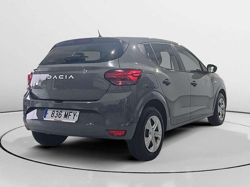 Usado Dacia Sandero Essentiel 101 CV (74 kW) 2023 Gris Utilitario