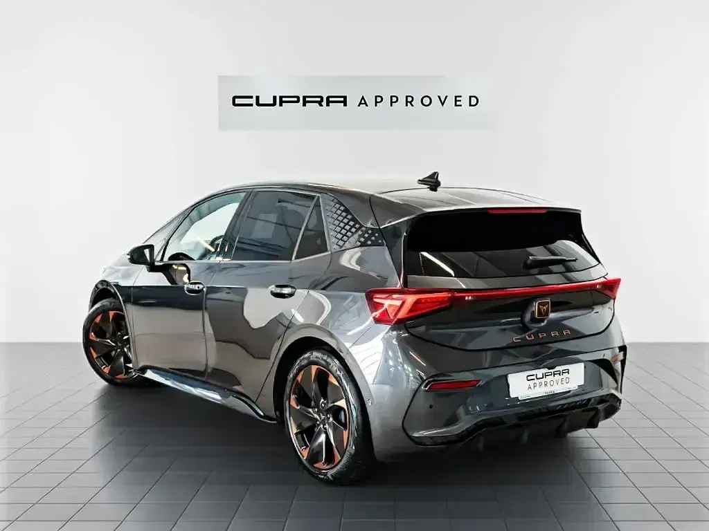 Usado Cupra Born e-Boost 169 kW (231 CV) 2023 Gris Utilitario