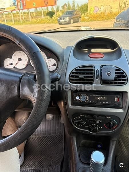 Usado Peugeot 206 70 CV (51 kW) 2004 Negro Berlina