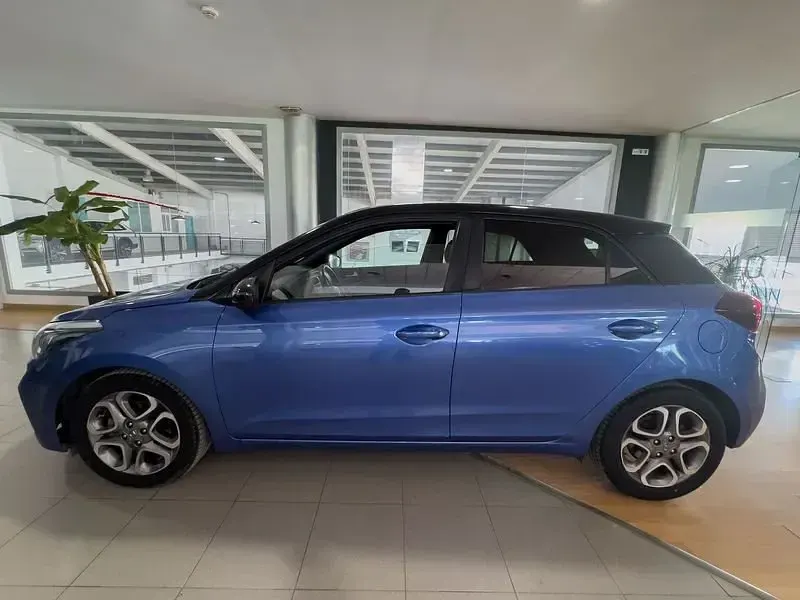 Usado Hyundai i20 100 CV (73 kW) 2019 Azul Utilitario