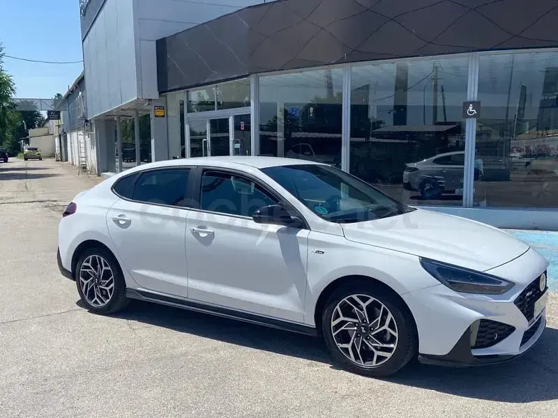 Usado Hyundai i30 N Line 100 CV (73 kW) 2025 Blanco Familiar