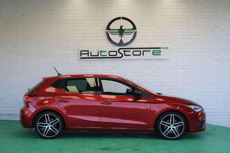 Usado Seat Ibiza FR 150 CV (110 kW) 2022 Granate Berlina