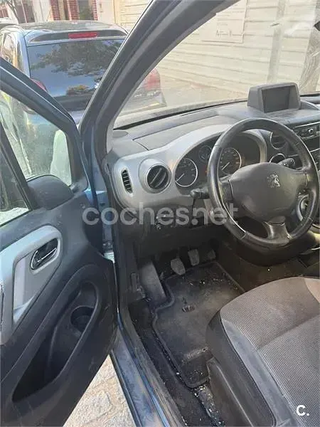Usado Peugeot Partner Tepee Active 115 CV (84 kW) 2012 Azul Monovolumen