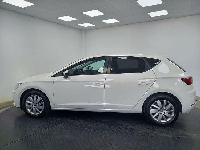 Usado Seat Leon Reference 111 CV (81 kW) 2018 Blanco Berlina