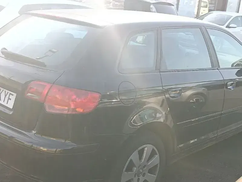 Usado Audi A3 Sportback Ambiente 105 CV (77 kW) 2006 Negro Utilitario