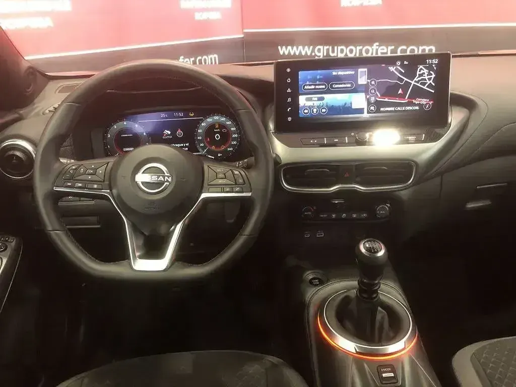 Usado Nissan Juke N-Connecta 114 CV (83 kW) 2025 Gris / plata SUV