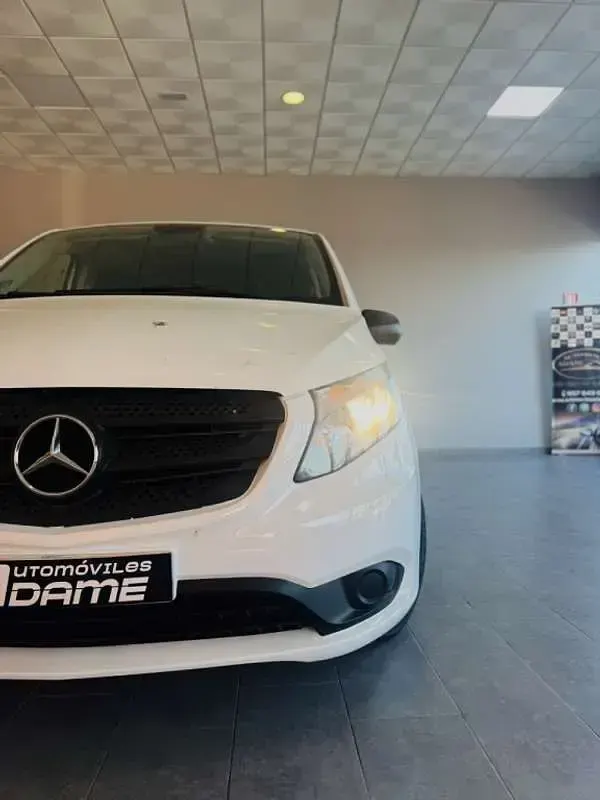 Usado Mercedes Vito 136 CV (100 kW) 2023 Blanco Van