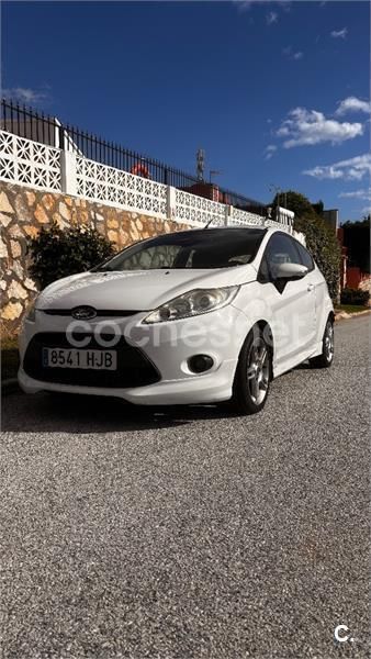 Blanco Usado 2012 Ford Fiesta Sport Utilitario | 5600 € (Precio justo) - Imagen 1/3
