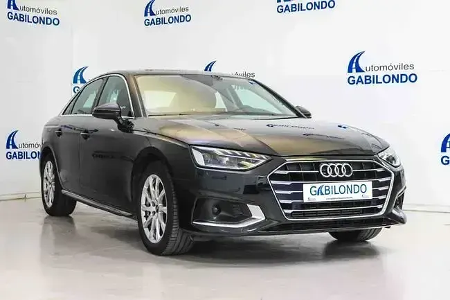 Usado Audi A4 Advanced Plus 150 CV (110 kW) 2023 Negro Berlina