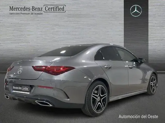 Usado Mercedes CLA220 190 CV (139 kW) 2025 Gris montaña Berlina