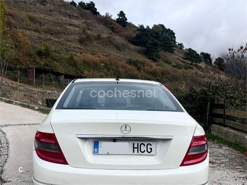 Usado Mercedes C220 170 CV (125 kW) 2011 Blanco Familiar