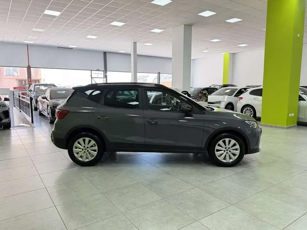 Usado Seat Arona Style 116 CV (85 kW) 2025 Gris SUV