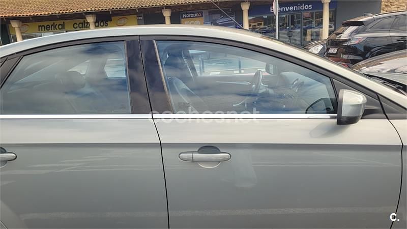 Usado Ford Mondeo Titanium 140 CV (102 kW) 2007 Gris / plata Berlina