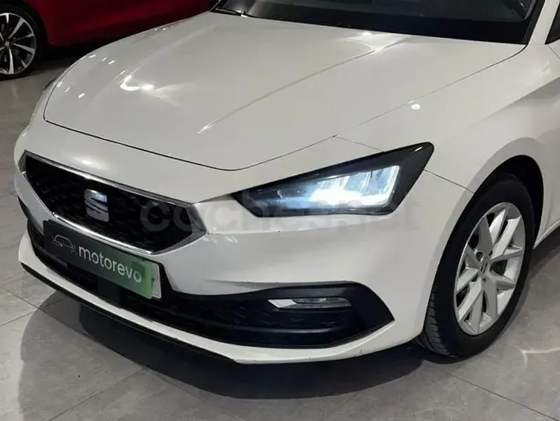 Usado Seat Leon Style 115 CV (84 kW) 2021 Blanco Familiar