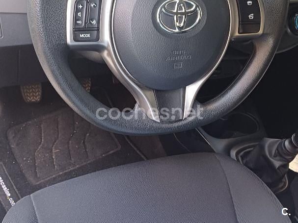 Usado Toyota Yaris Active 111 CV (81 kW) 2019 Blanco Berlina