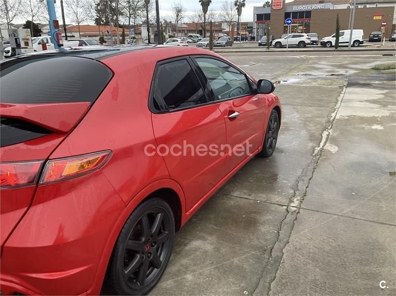 Usado Honda Civic Comfort 140 CV (102 kW) 2006 Rojo Berlina