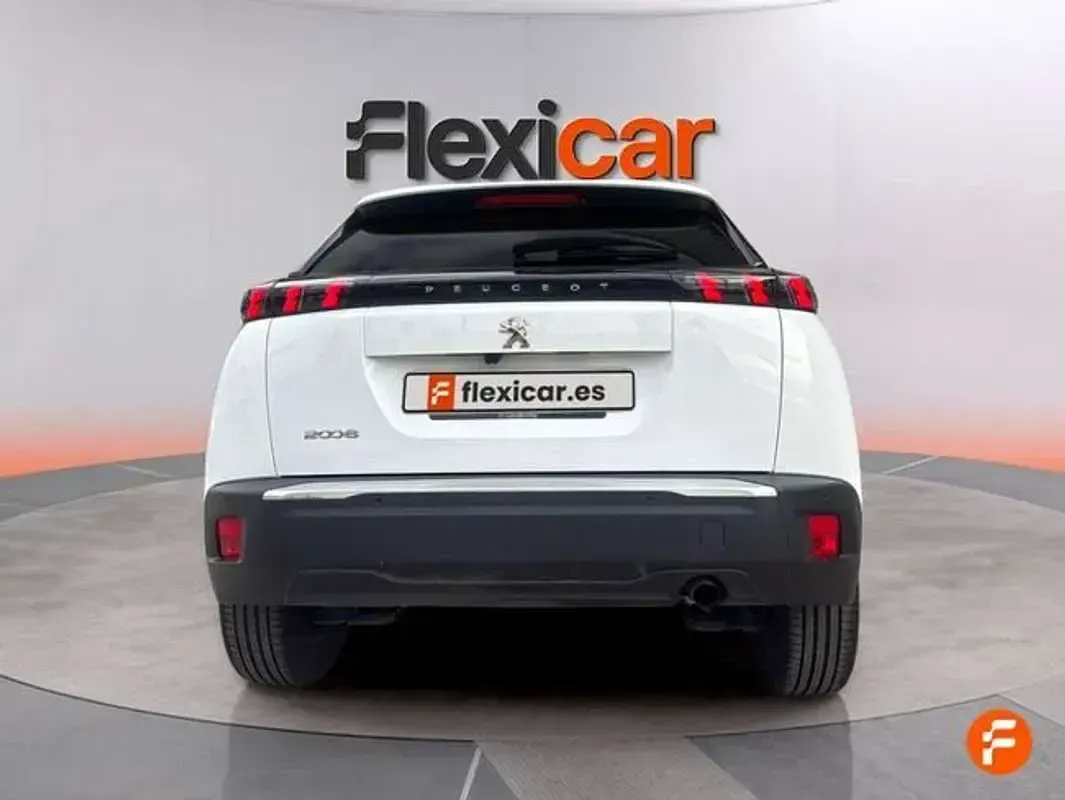 Usado Peugeot 2008 Allure 101 CV (74 kW) 2021 Blanco SUV