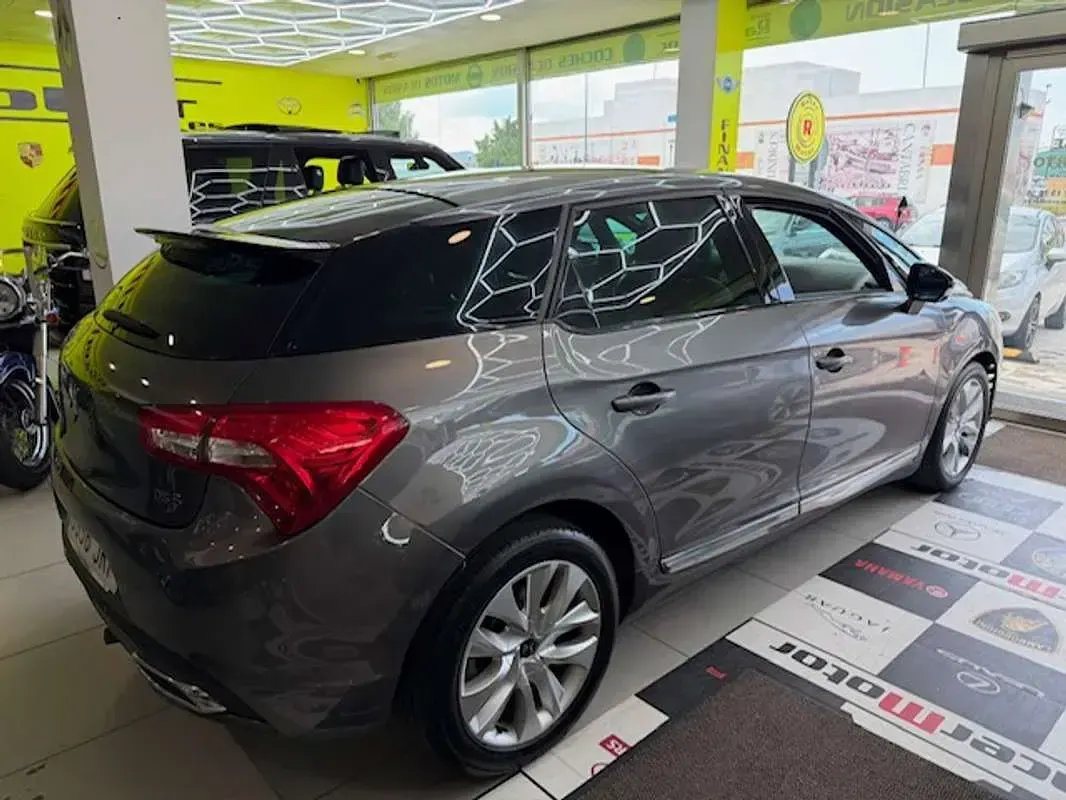 Usado DS Automobiles DS5 Style 120 CV (88 kW) 2016 Gris Utilitario