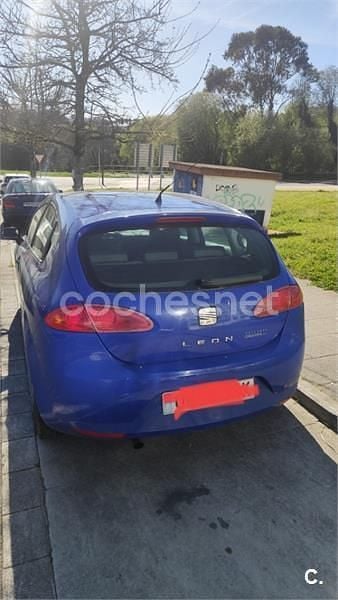 Usado Seat Leon Sport 102 CV (75 kW) 2005 Azul Utilitario