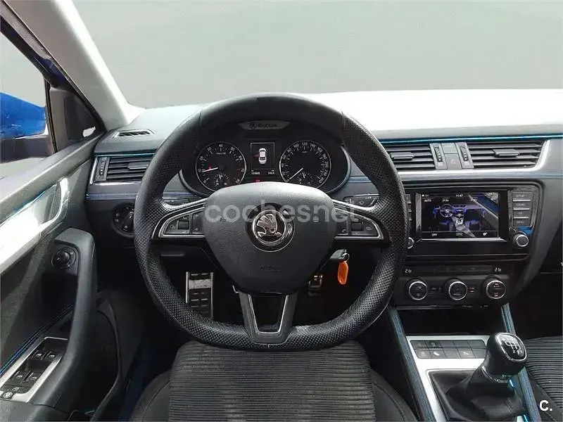 Usado Skoda Octavia Executive 160 CV (117 kW) 2017 Azul Berlina
