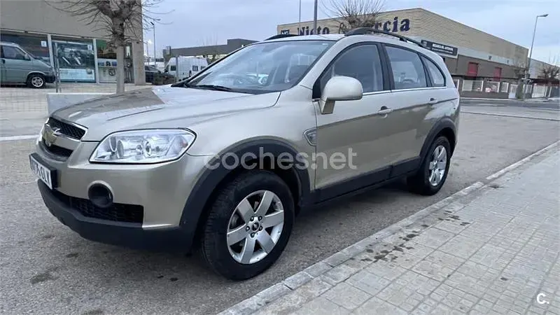 Usado Chevrolet Captiva LT 150 CV (110 kW) 2009 Beige SUV