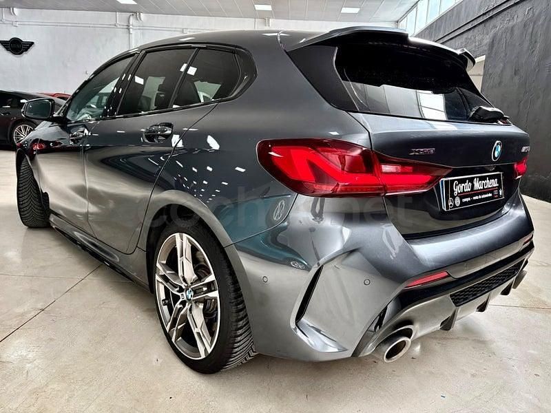 Usado BMW M135 Comfort Edition 306 CV (225 kW) 2021 Gris / plata Utilitario
