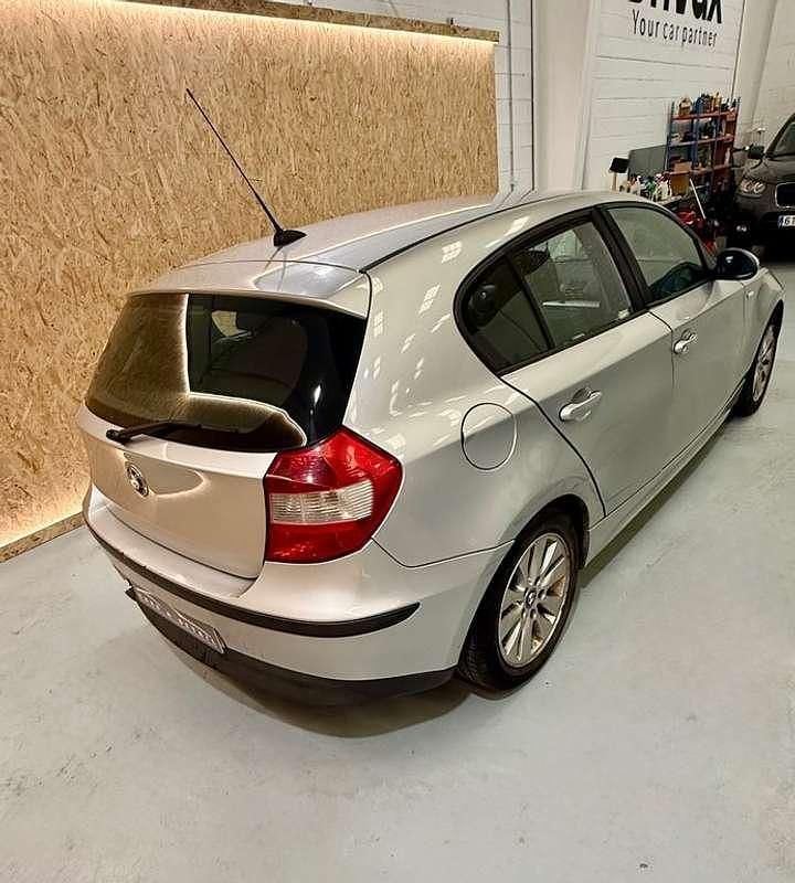 Usado BMW 116 114 CV (83 kW) 2005 Gris Utilitario