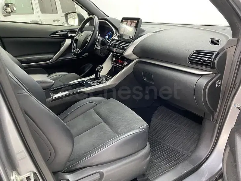 Usado Mitsubishi Eclipse Cross 188 CV (138 kW) 2022 Gris / plata SUV