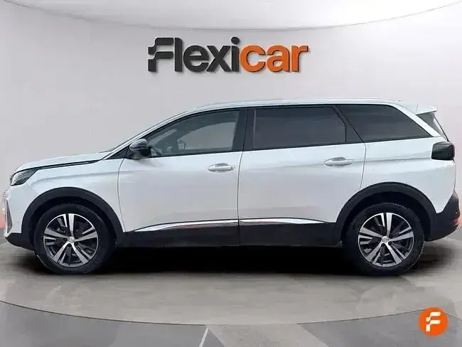 Używany Peugeot 5008 Allure 130 KM (95 kW) 2023 Biały SUV